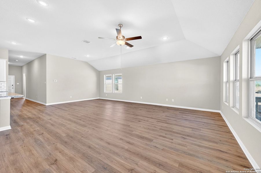 Spacious, unfurnished interior of a new home in Winding Brook, San Antonio (Image 16).