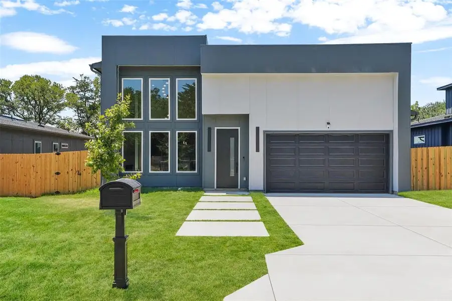Front exterior of a new home in , Dallas, TX, highlighting curb appeal (Image 1). Front exterior of a new home in , Dallas, TX, highlighting curb appeal (Image 1).