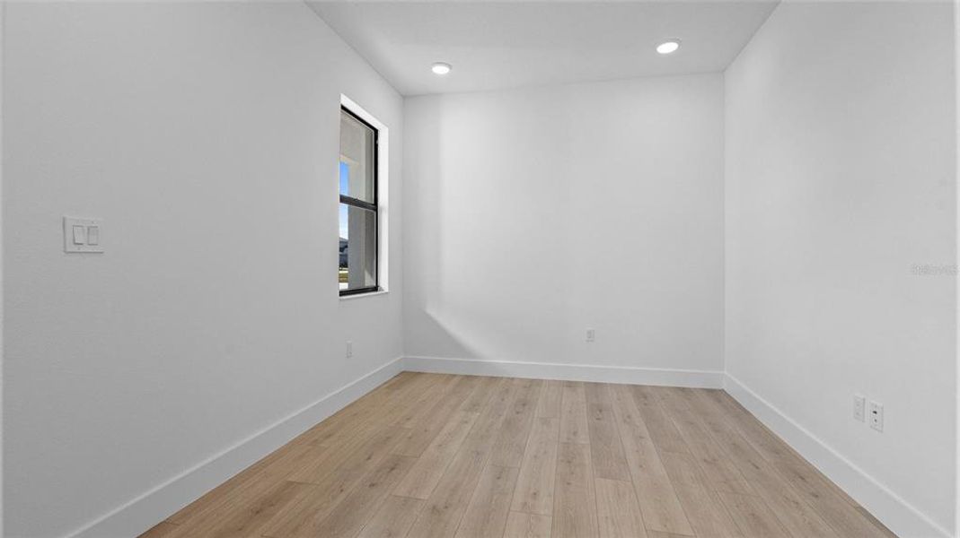 Spacious, unfurnished interior of a new home in Cresswind Lakewood Ranch, Lakewood Ranch (Image 24). Spacious, unfurnished interior of a new home in Cresswind Lakewood Ranch, Lakewood Ranch (Image 24).