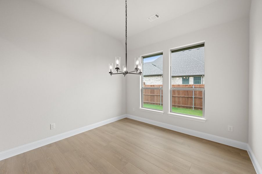 Spacious, unfurnished interior of a new home in Myrtle Creek, Waxahachie (Image 16).