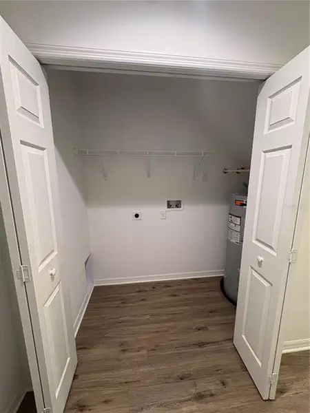 Spacious, unfurnished interior of a new home in , Bradenton (Image 7).