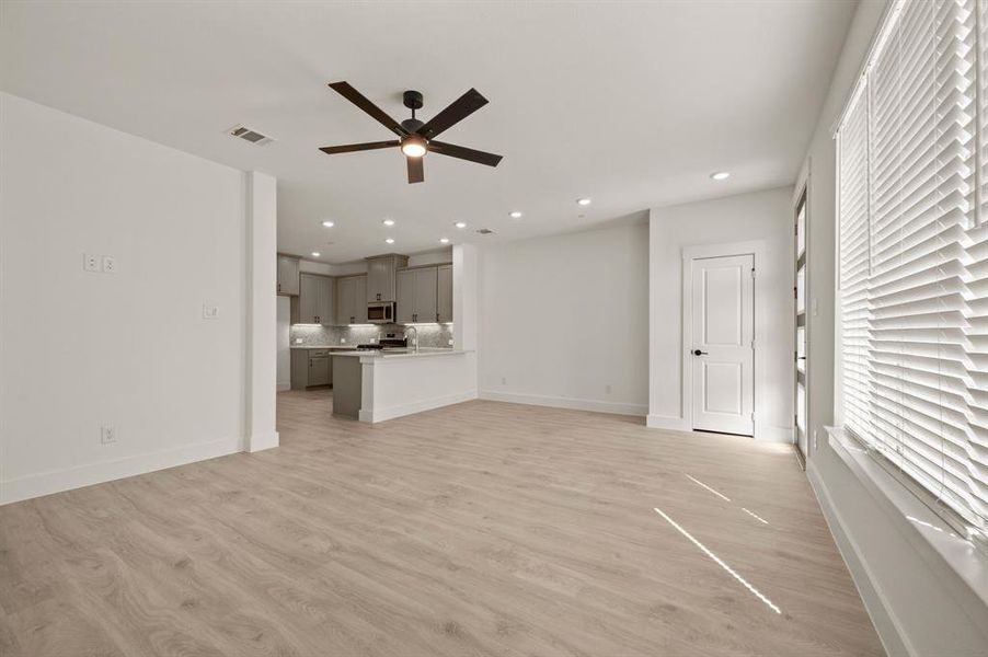 The open concept design of our Julia plan creates the perfect setting for lively parties or cozy family gatherings.