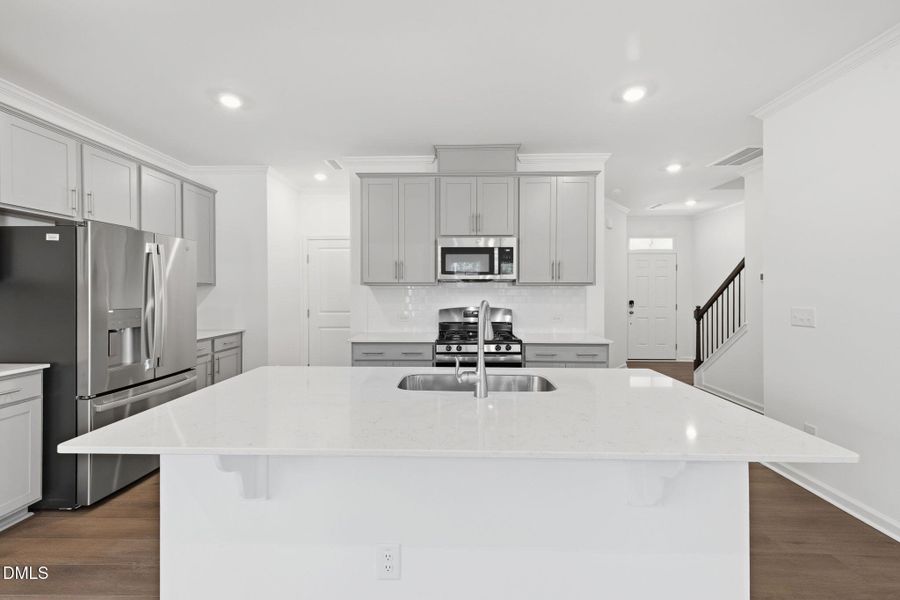 SUN_StellaView_Pic_Coleman_QMI_137_Kitch