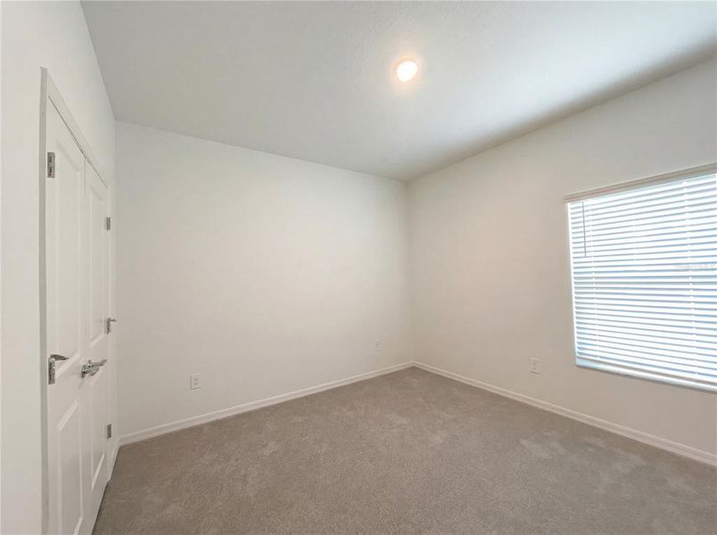 Spacious, unfurnished interior of a new home in Grand Park, Dunnellon (Image 21).