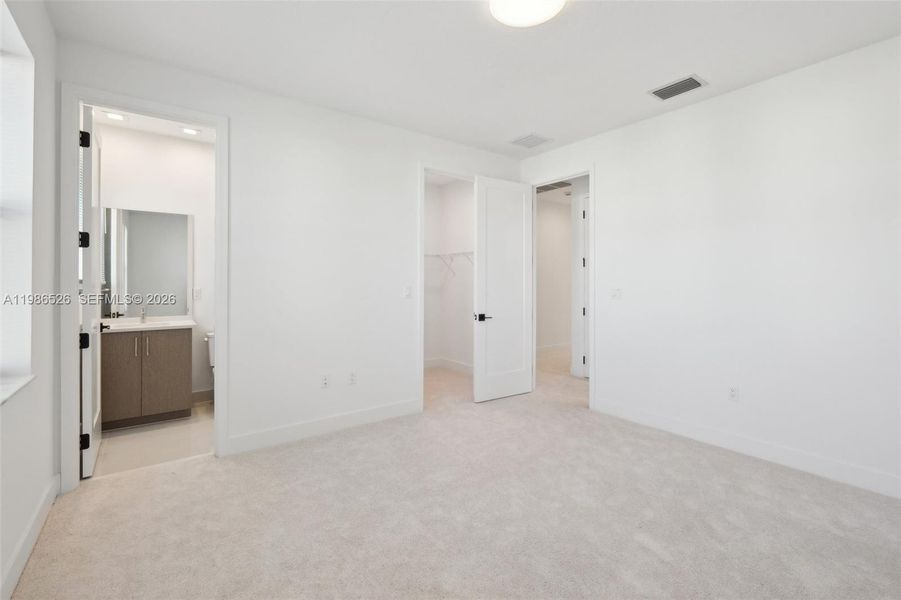 Spacious, unfurnished interior of a new home in , Palm Beach Gardens (Image 21).