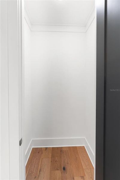 Spacious, unfurnished interior of a new home in , Sarasota (Image 43).