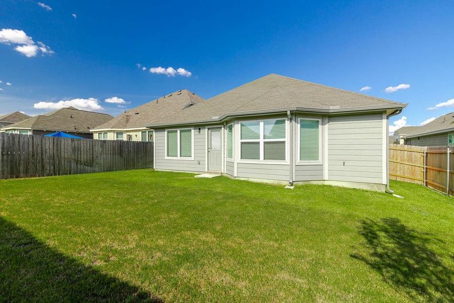 Spacious backyard Spacious backyard