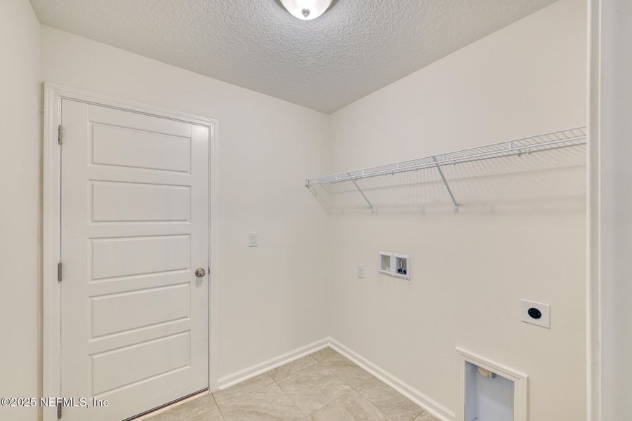 Spacious, unfurnished interior of a new home in , Jacksonville (Image 22).