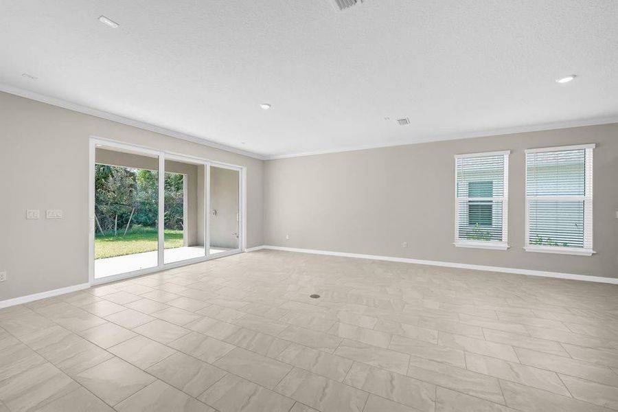 621 SE Ranch Oak Circle ~ Ready Now