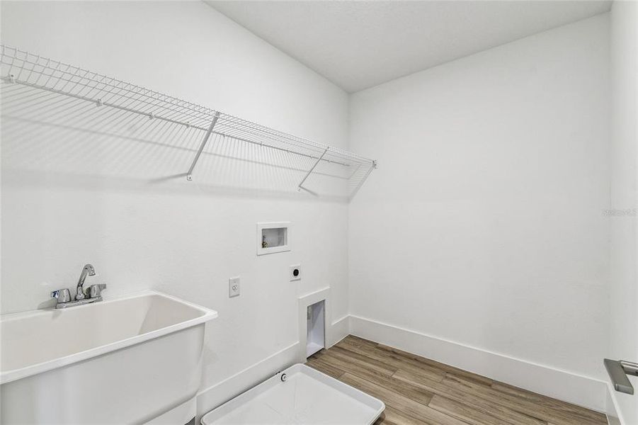 Spacious, unfurnished interior of a new home in Vdara, Orlando (Image 12).