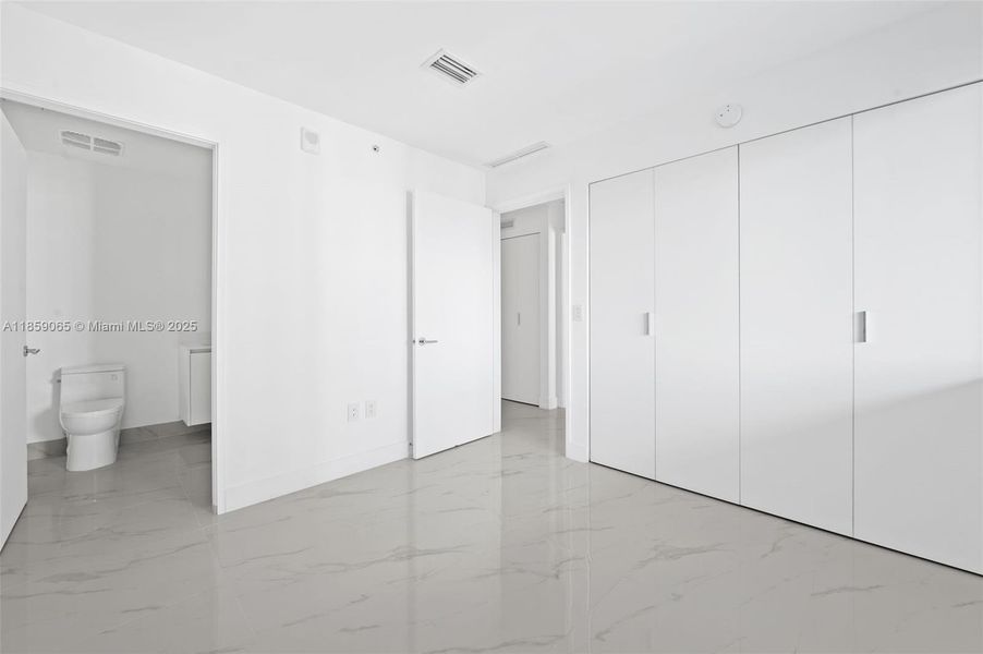 Spacious, unfurnished interior of a new home in Aria Reserve, Miami (Image 17). Spacious, unfurnished interior of a new home in Aria Reserve, Miami (Image 17).