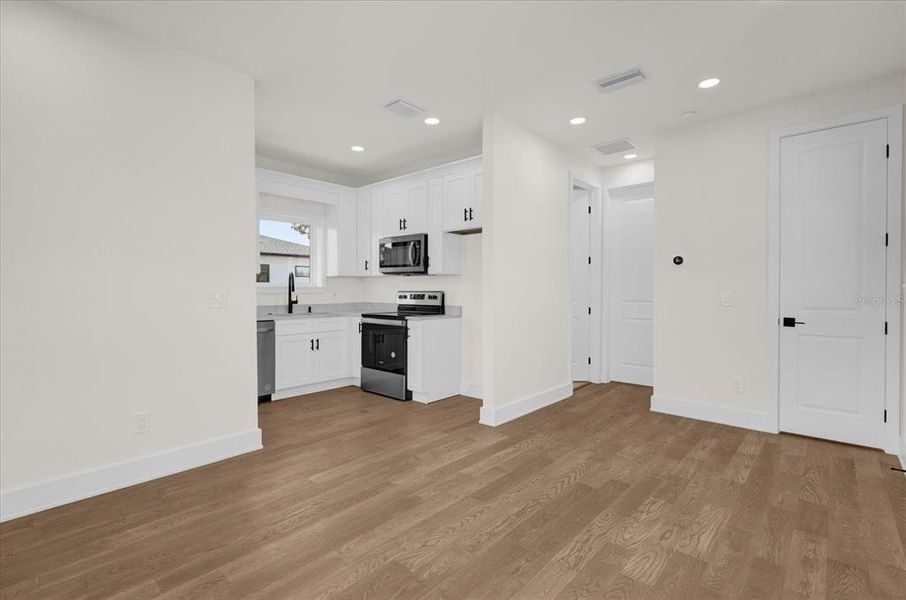 Spacious, unfurnished interior of a new home in , Orlando (Image 65).