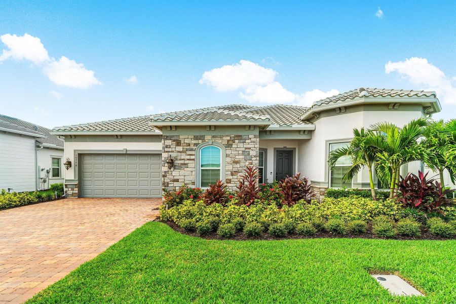 Exterior details and patio area of a home in , Palm Beach Gardens (Image 17).