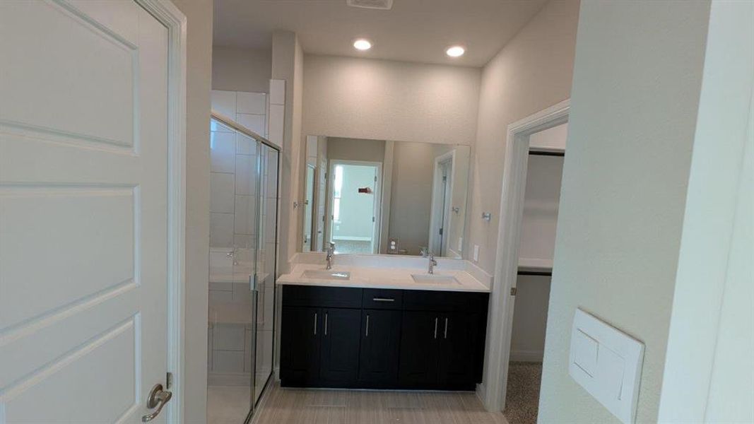 Furnished interior view inside a new home in Bella Vista, Granbury (Image 6). Furnished interior view inside a new home in Bella Vista, Granbury (Image 6).