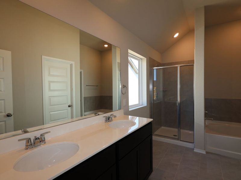 Owner's Bathroom Owner's Bathroom