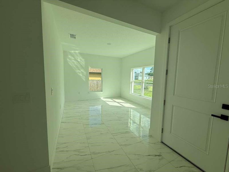Spacious, unfurnished interior of a new home in , Palm Bay (Image 30).