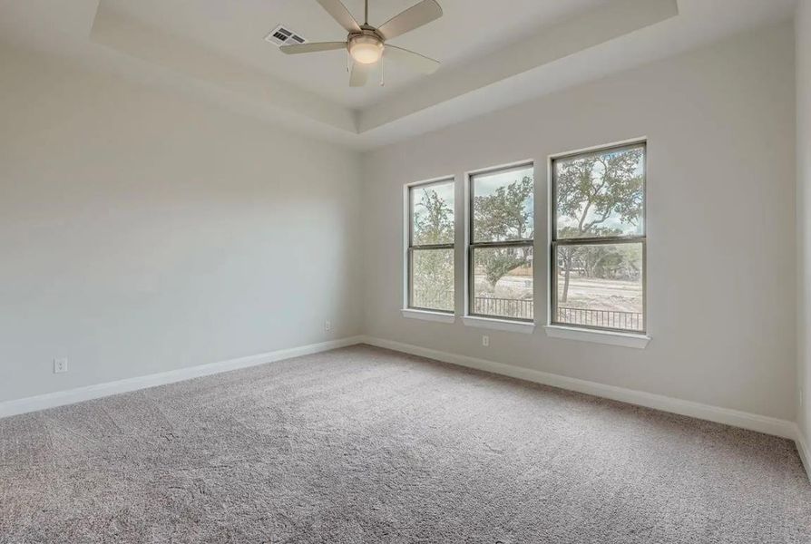 Spacious, unfurnished interior of a new home in 6 Creeks, Kyle (Image 7).