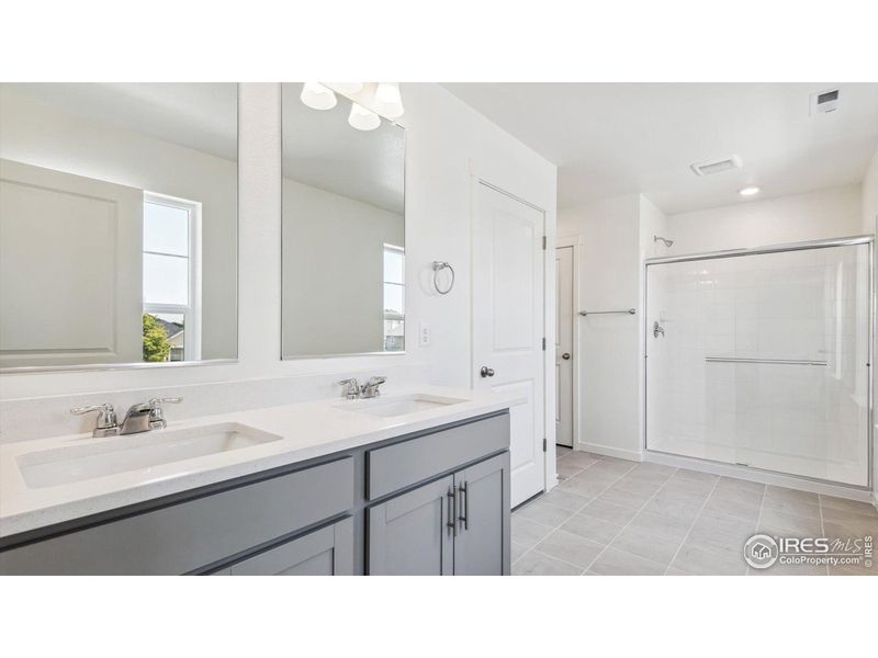 Furnished interior view inside a new home in Vantage, Berthoud (Image 11).
