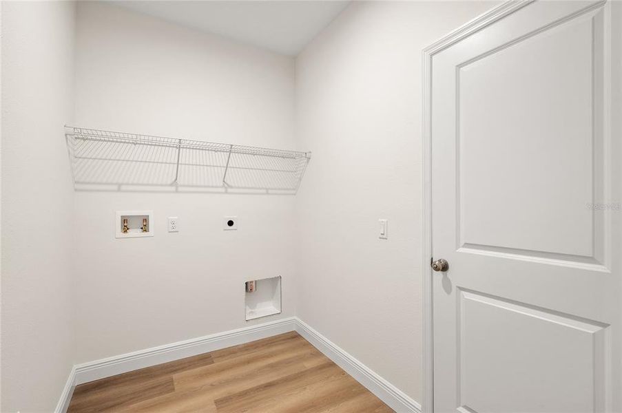 Spacious, unfurnished interior of a new home in , Osteen (Image 22).