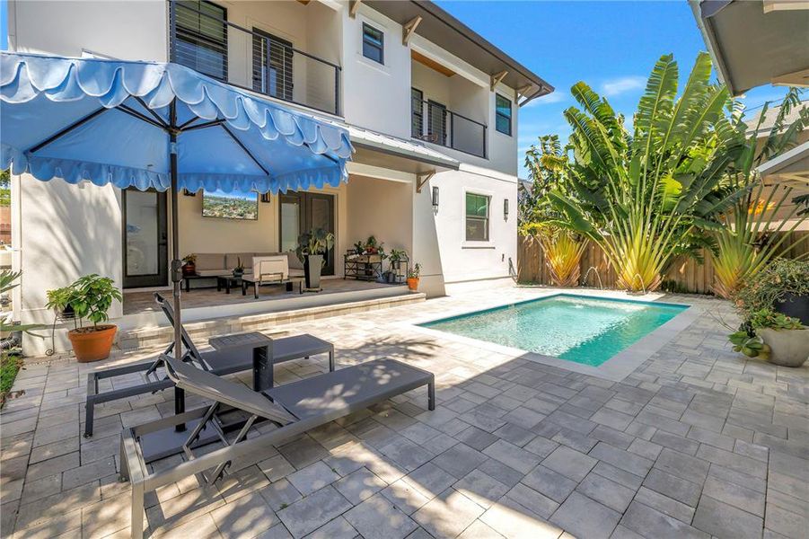 Exterior details and patio area of a home in , St. Petersburg (Image 26).