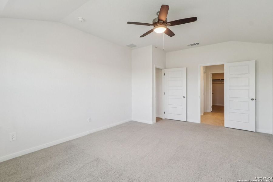 Spacious, unfurnished interior of a new home in Catalina, Converse (Image 33).