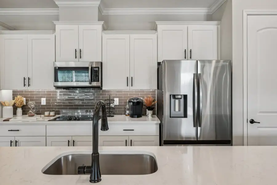 Representative interior finishes for a home built from the Sienna by Maronda Homes in Coastal Communities, Edgewater (Image 21).