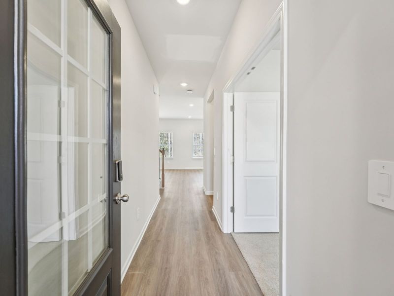 Spacious, unfurnished interior of a new home in Ivey Township, Dallas (Image 12).