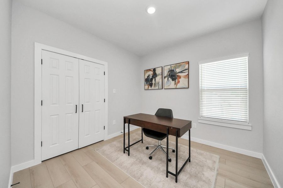 Home Office, Gym, or Guest Bedroom 4 Home Office, Gym, or Guest Bedroom 4