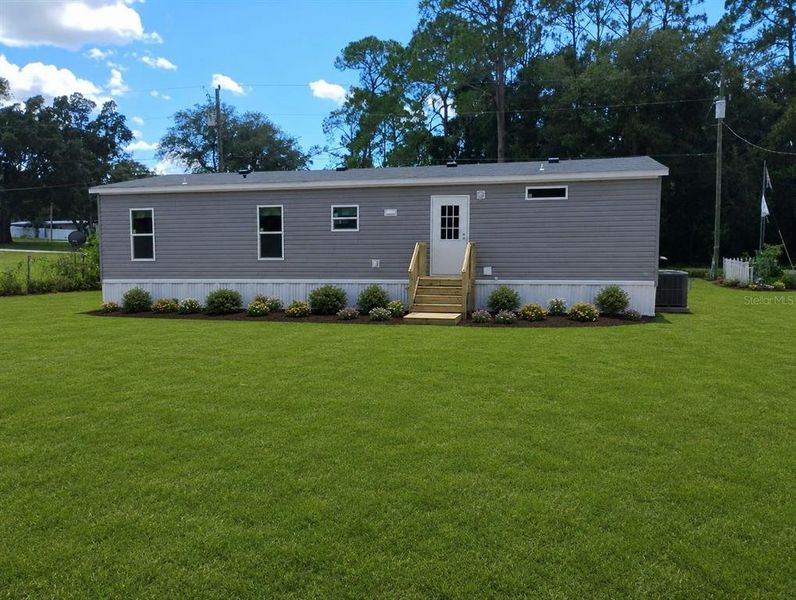 Exterior details and patio area of a home in , Ocklawaha (Image 11). Exterior details and patio area of a home in , Ocklawaha (Image 11).