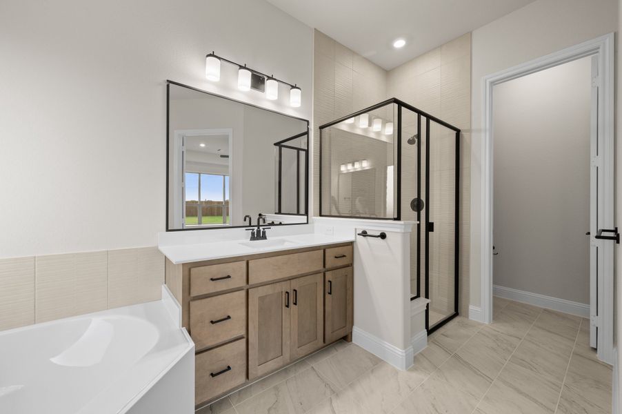 Furnished interior view inside a new home in Myrtle Creek, Waxahachie (Image 11).