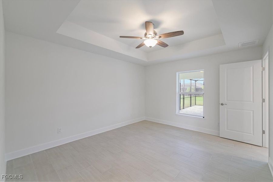 Spacious, unfurnished interior of a new home in Cape Coral, Cape Coral (Image 28).