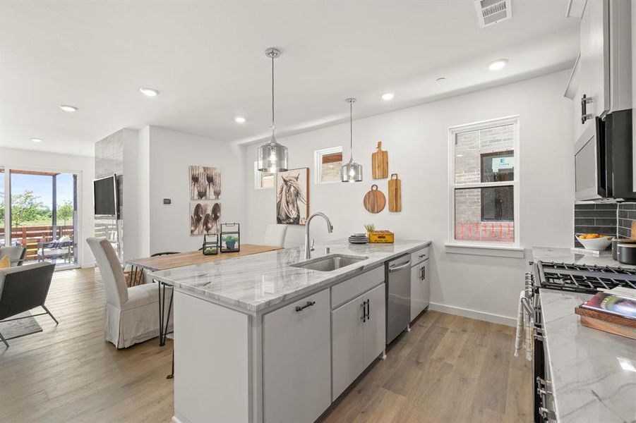 12_12. 2017 Aldrich - 2263-Catalpa-Kitchen (2)