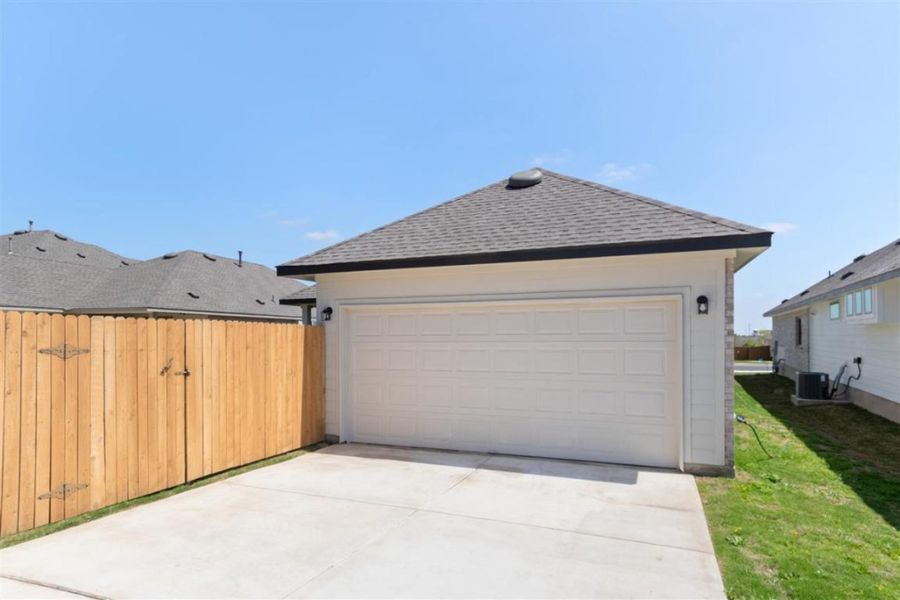 Exterior details and patio area of a home in Saddle Creek, Georgetown (Image 26).