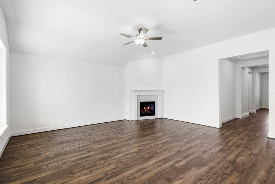 Spacious, unfurnished interior of a new home in Chambers Creek, Willis (Image 11).