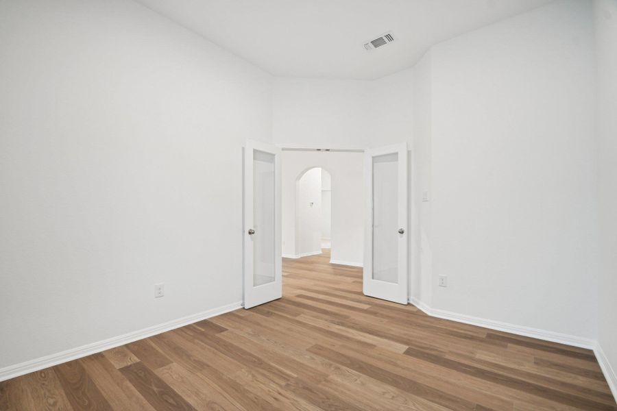 Spacious, unfurnished interior of a new home in Crosswinds, Kyle (Image 16).