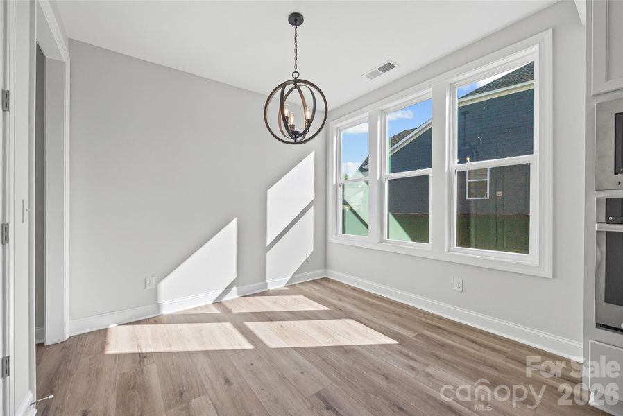Spacious, unfurnished interior of a new home in Handsmill on Lake Wylie, York (Image 26).
