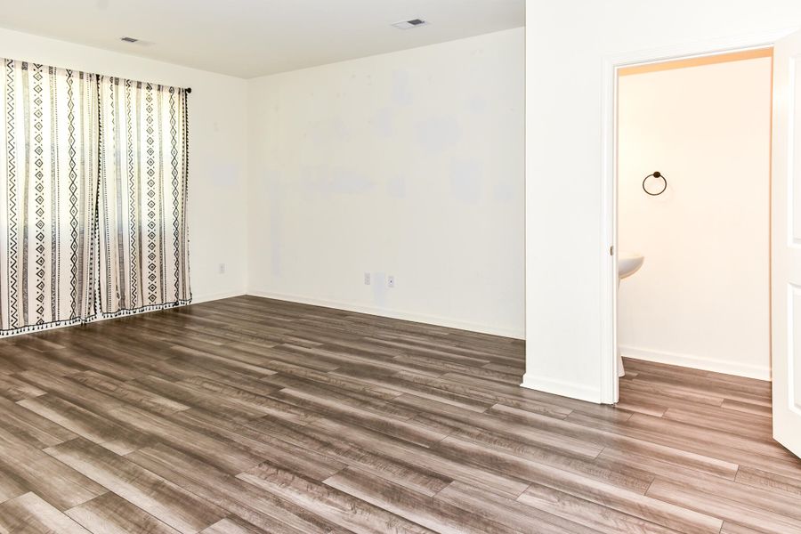 Spacious, unfurnished interior of a new home in , Summerville (Image 13).