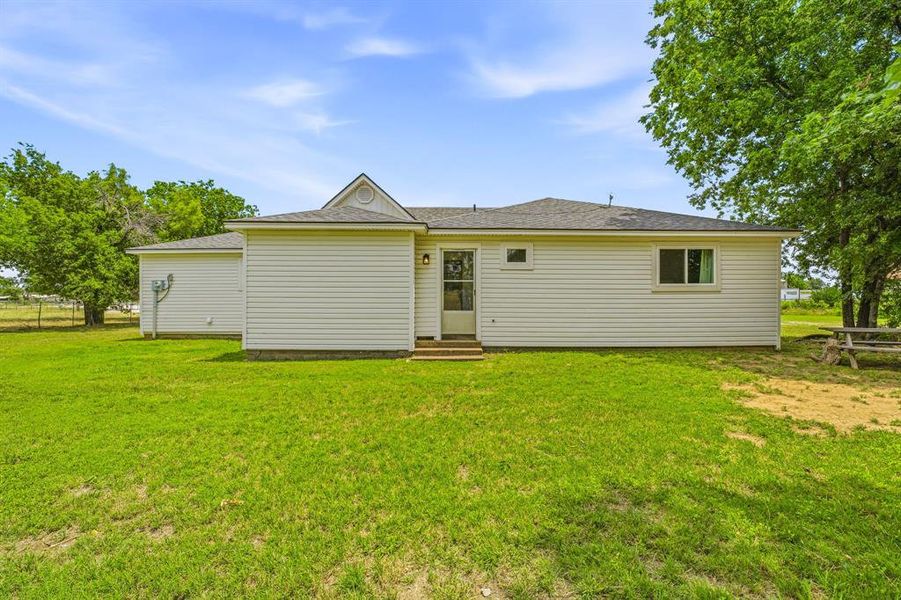 Exterior details and patio area of a home in , Mingus (Image 24).