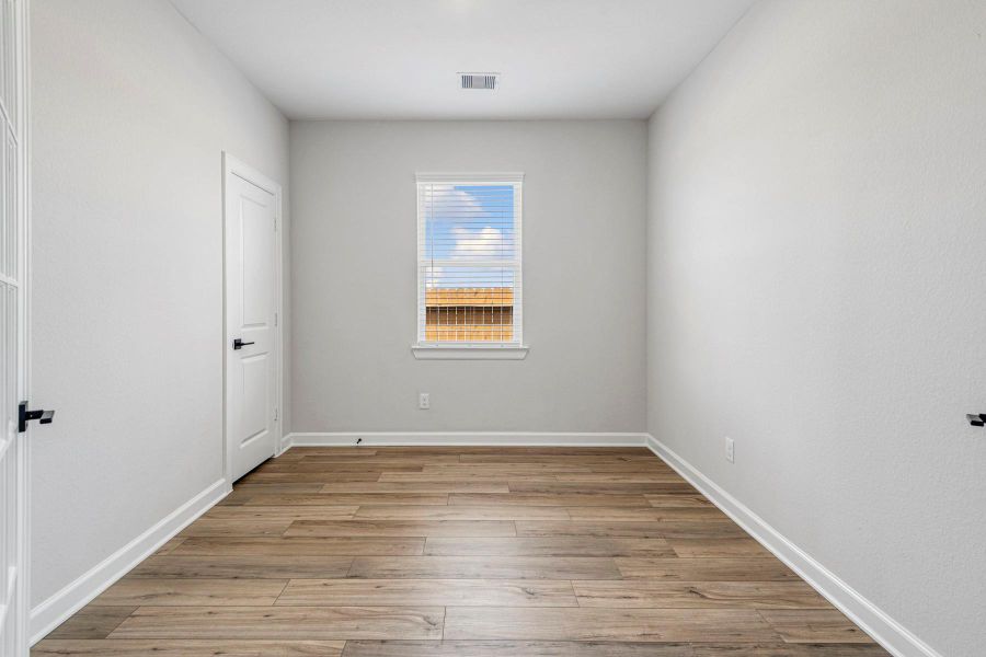 Spacious, unfurnished interior of a new home in Sweetwater Ridge, Conroe (Image 15). Spacious, unfurnished interior of a new home in Sweetwater Ridge, Conroe (Image 15).