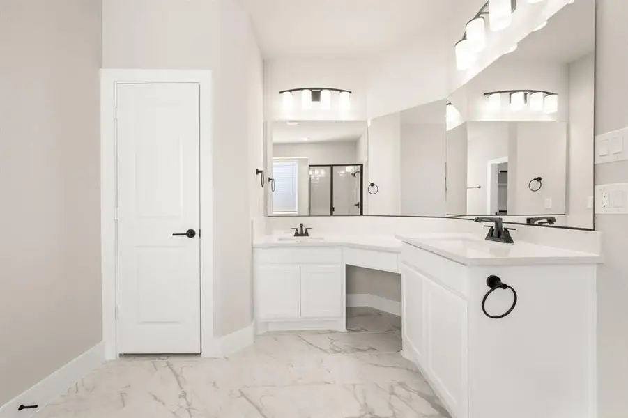 1819 Marlow- Primary Suite-7