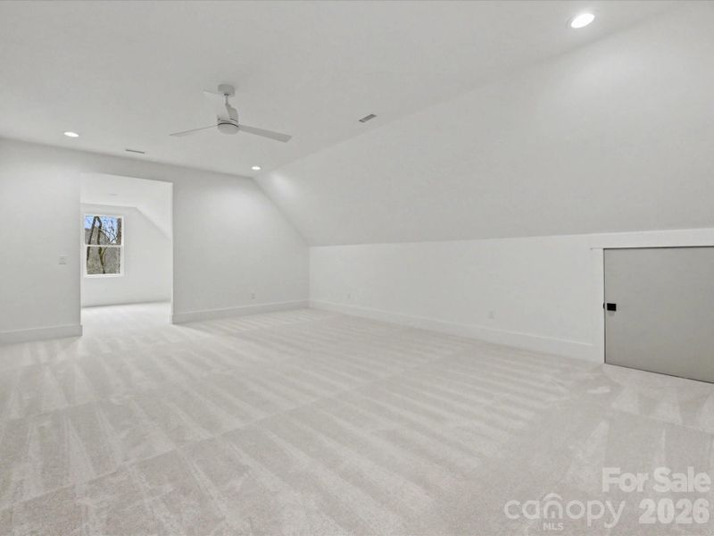 Spacious, unfurnished interior of a new home in , Clover (Image 42).