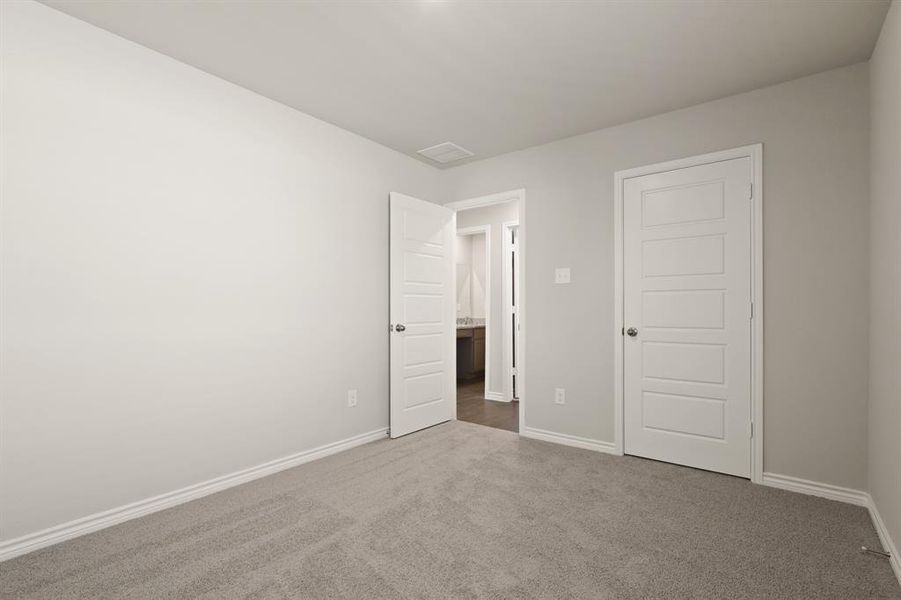 Spacious, unfurnished interior of a new home in Deer Creek, Fort Worth (Image 23). Spacious, unfurnished interior of a new home in Deer Creek, Fort Worth (Image 23).