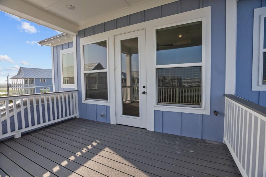 Exterior details and patio area of a home in , Galveston (Image 4).