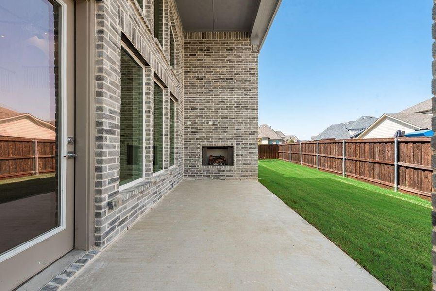 Exterior details and patio area of a home in South Pointe, Mansfield (Image 15).