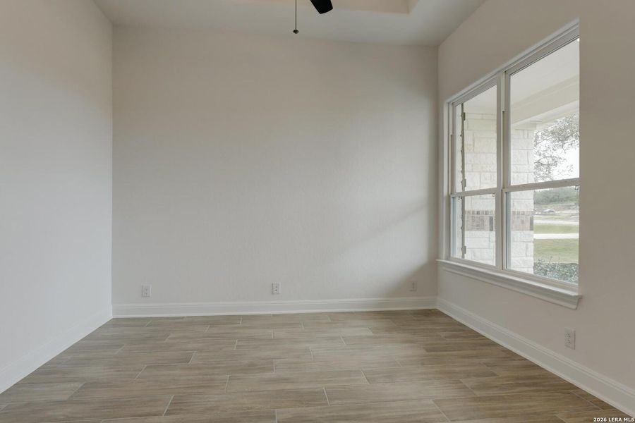 Spacious, unfurnished interior of a new home in Waldsanger, New Braunfels (Image 22).