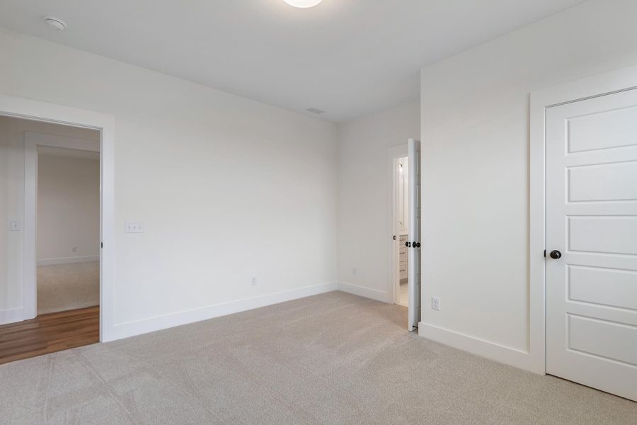Spacious, unfurnished interior of a new home in , Summerville (Image 21).