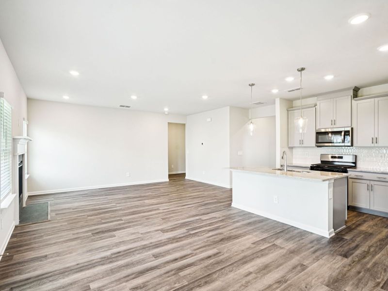 Spacious, unfurnished interior of a new home in Creekside at Oxford Park, Fairburn (Image 13).