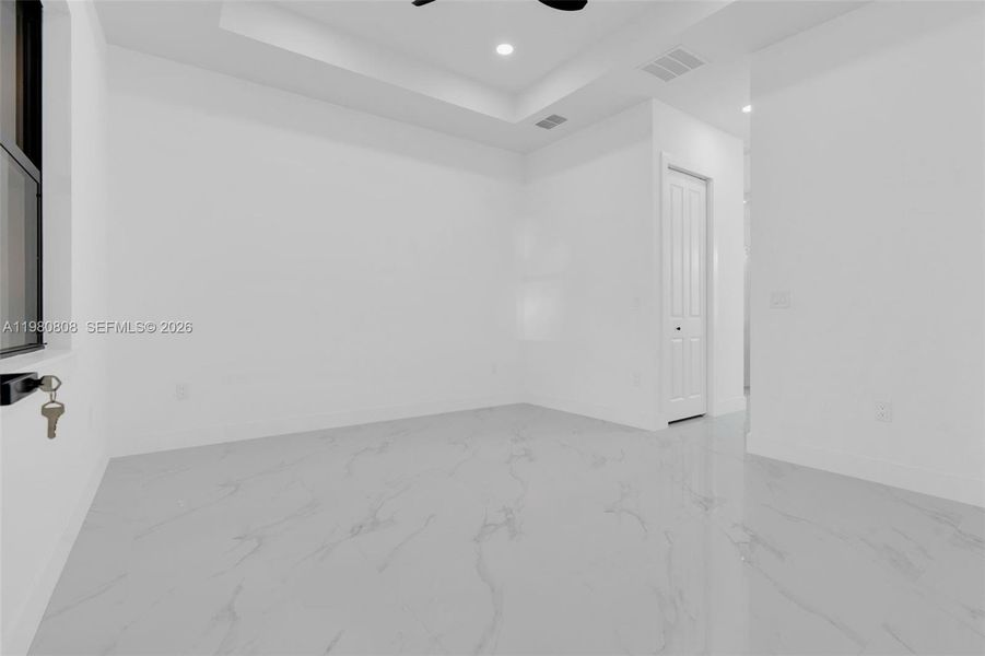 Spacious, unfurnished interior of a new home in , Lehigh Acres (Image 23).