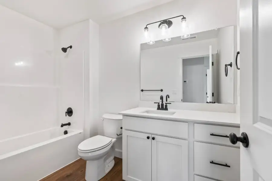 Furnished interior view inside a new home in Willowbrook, Madras (Image 8).