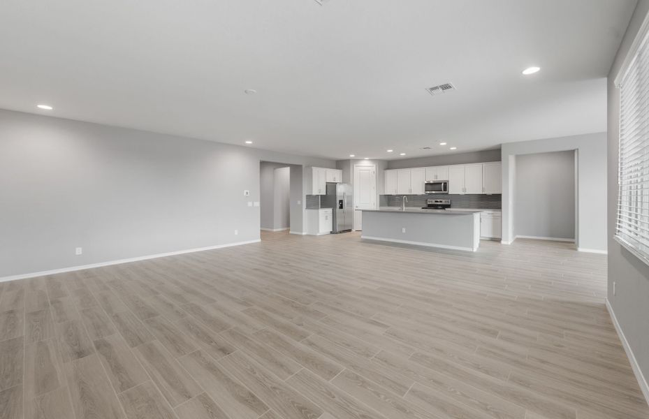 Spacious, unfurnished interior of a new home in El Rancho Santa Rosa, Maricopa (Image 18).